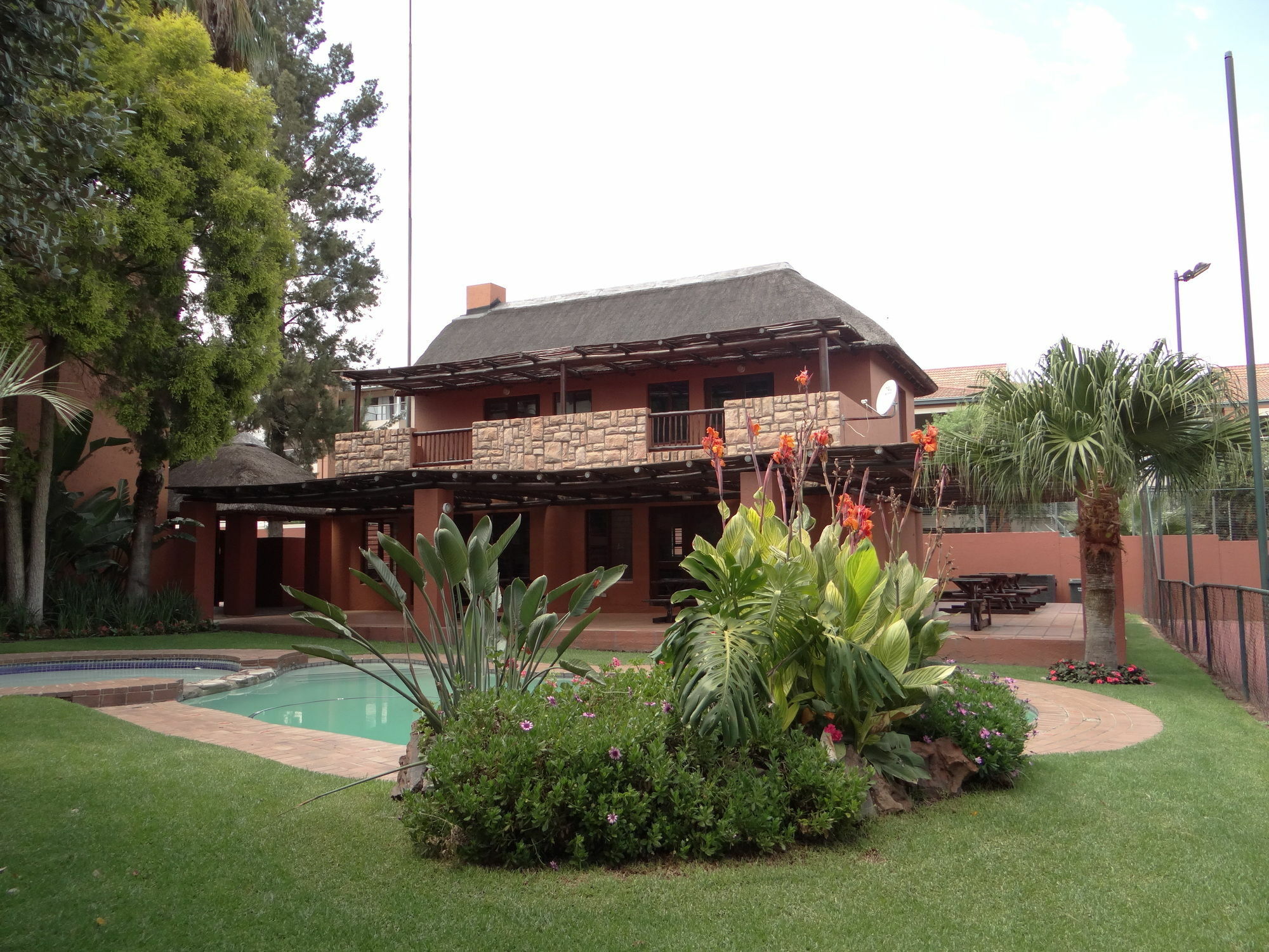 Singati Sands Sunninghill Sandton Eksteriør bilde