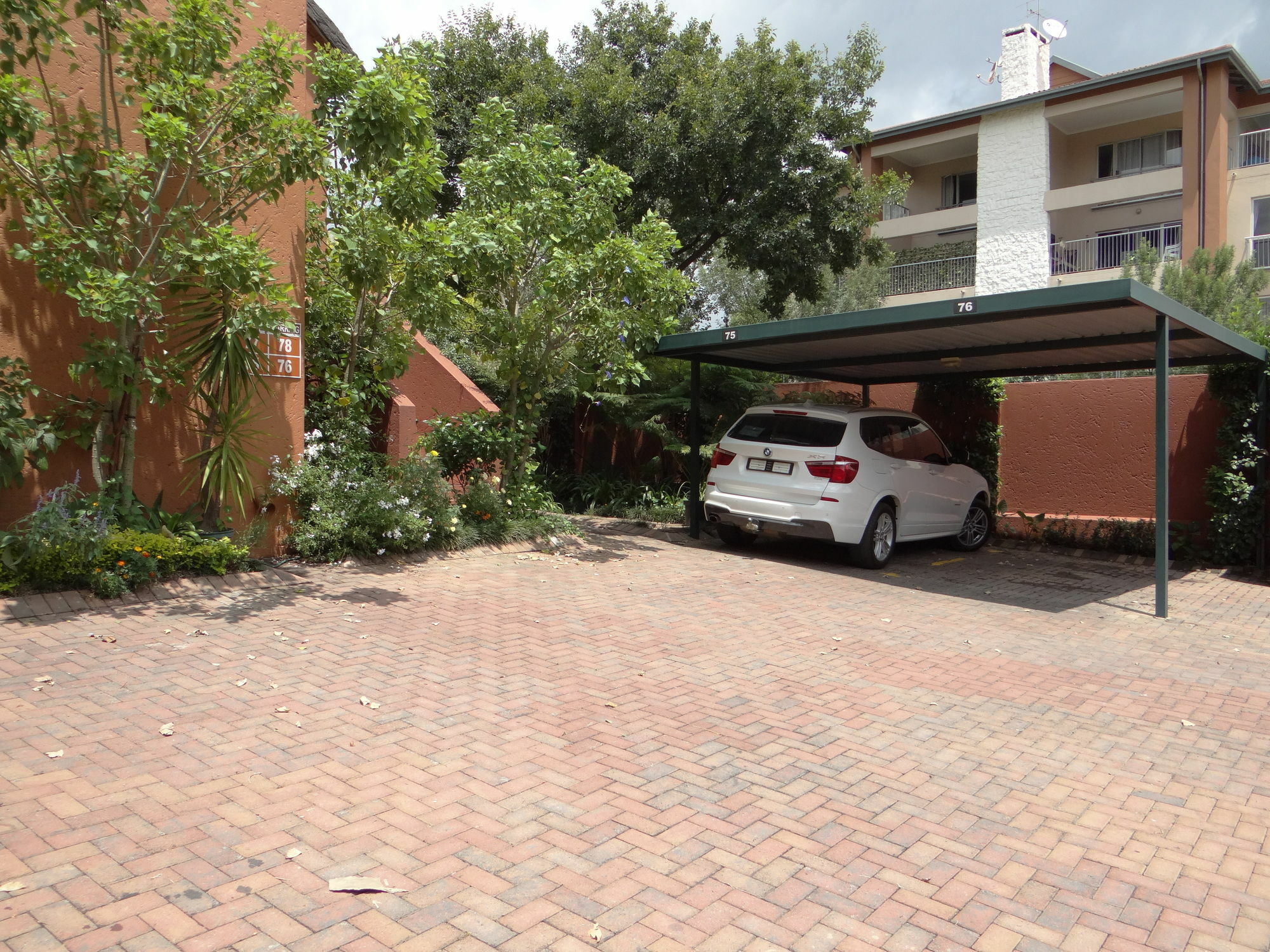 Singati Sands Sunninghill Sandton Eksteriør bilde