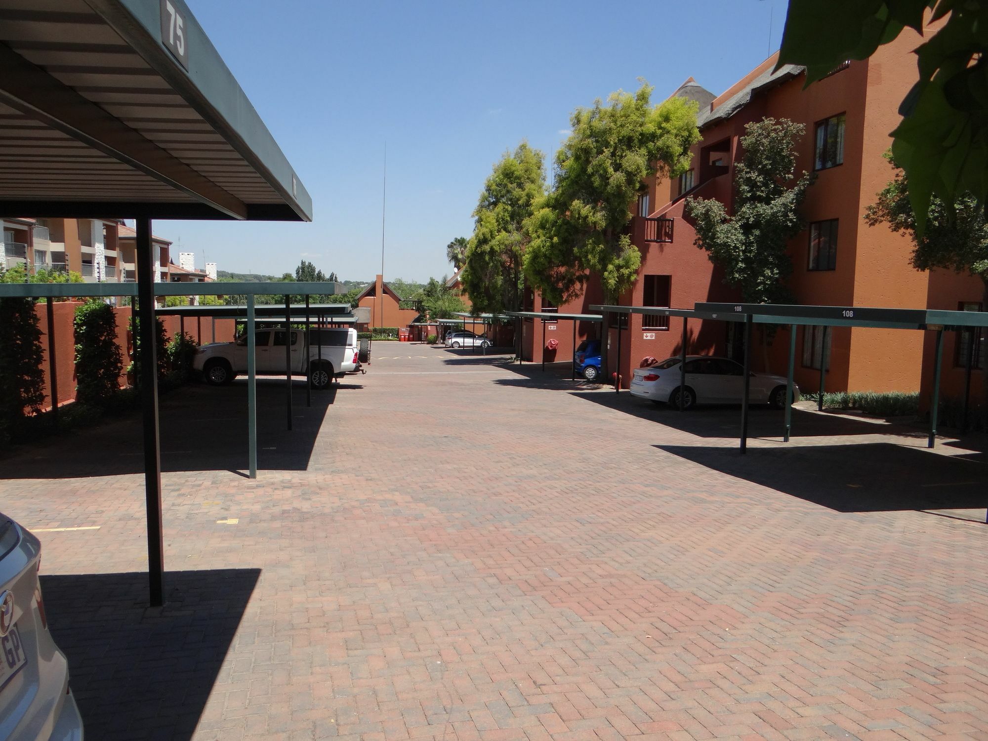 Singati Sands Sunninghill Sandton Eksteriør bilde
